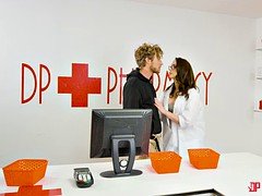 Большие сиськи, Минет, Брюнетки, Семяизвержение, Сперма на лице, Белье, Милф, Тату