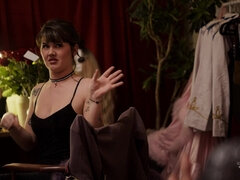 Gros seins, Brunette brune, Homosexuelle, Branlette thaïlandaise, Talons, Interracial, Fille latino, Transsexuelle