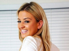 Gros cul, Blonde, En levrette, Souple, Mère que j'aimerais baiser, Culottes ou slips, Chatte, Cheveux courts