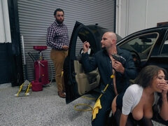 Amateur, Sucer une bite, Brunette brune, Tir de sperme, Époux mari, Fille latino, Nénés