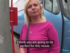 Besamung, Hundestellung, Handjob, Geld, Im freien, Pov, Öffentlich, Titten