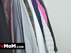 Grosser arsch, Blasen, Geschnappt, Geile alte tussi, Kehlenfick, Milf, Schreiend, Stiefmutter