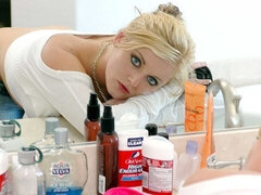 Grosser arsch, Grosser schwanz, Grosse titten, Schwarz, Blondine, Blasen, Hundestellung, Milf