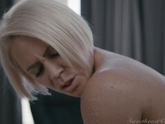 Grosser arsch, Grosse titten, Vollbusig, Geile alte tussi, Lesbisch, Lecken, Muschi, Rotschopf