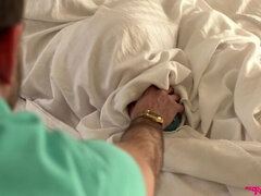 ベッドルーム, ブロンド, チン, バック, 家族, オナニー, 剃毛, ショートヘア