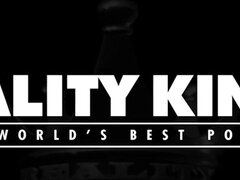 Salle de bains, Grosse bite, Gros seins, Plantureuse, En levrette, Seins naturels, Réalité, Rasée