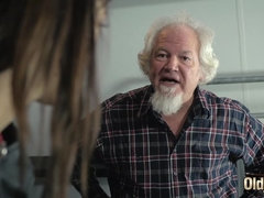 Slaapkamer, Bruinharig, Sperma shot, Handbeurt, Zoenen, Kut duiken, Mager, Tatoeage
