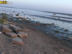 Playa, Tacones, Lencería, Masturbación, Público, Pelirrojo