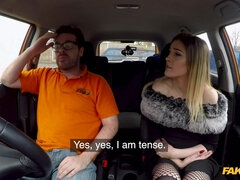 Anal, Sucer une bite, Voiture, Doigter, Lait, De plein air, Petite femme