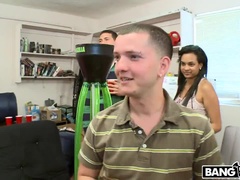 Tetas grandes, Mamada, Universidad, Residencia universitaria, Corridas faciales, Lesbiana, Estrella porno, Coño