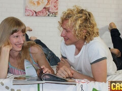 Schlafzimmer, Grosser arsch, Blondine, Blasen, Braunhaarige, Hundestellung, Natürlichen titten, Titten