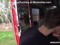 Grote lul, Grote mammen, Pijpbeurt, Oudere vrouw, Fetisj, Omie, Handbeurt, Rijpe lesbienne