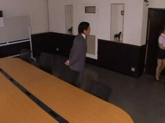 Aziatisch, Pijpbeurt, Sperma shot, Hardcore, Moeder die ik wil neuken, Kantoor, Ruw, Kousen