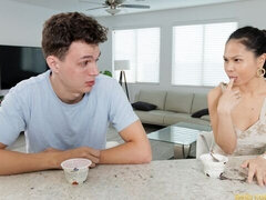 アジア人, デカ尻, デカチン, フェラチオ, 茶髪の, バック, 自然山雀, オッパイの