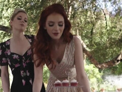 Blondine, Fingern, Küssen, Lesbisch, Lecken, Muschi, Rotschopf, Titten