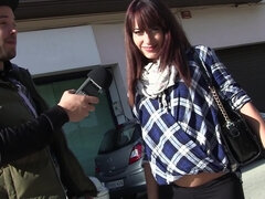 Минет, Брюнетки, Грязь, Сперма на лице, Деньги, На природе, Проститутка, Втроем