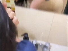 Sucer une bite, Brunette brune, En levrette, Hard, Hd, Fait maison, Fille latino, Public