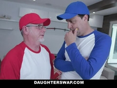 18 ans, Brunette brune, Queue, Groupe, Orgie, Petite femme, Sport, Adolescente