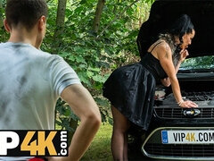 Grote lul, Zwart, Bruinharig, Auto, Man, Rijpe lesbienne, Verleid, Kousen