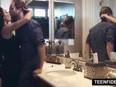 Braunhaarige, Besamung, Süss, Kehlenfick, Hardcore, Natürlichen titten, Titten