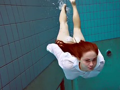 Красотки, Большие сиськи, Эротика, Фетиш, Бассейн, На публике, Рыжие, Под водой