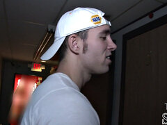 Enthousiasteling, Pijpbeurt, Sperma shot, Homo, Muurgat, Handbeurt, Pornster, Tatoeage