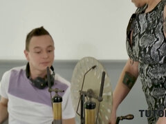 Americano, Tetas grandes, Morena, Tetona, Maduro, Perforación, Medias largas, Maestra