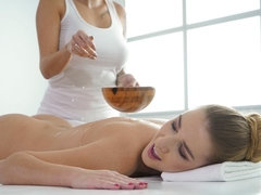 Culo, Tetas grandes, Besar, Lesbiana, Lamidas, Desnudo, Aceite, Tatuaje