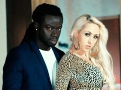 Gros seins, Noire, Sucer une bite, En levrette, Branlette thaïlandaise, Interracial, Mère que j'aimerais baiser