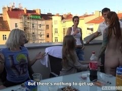 Blonde, Sucer une bite, En levrette, Fétiche, Groupe, Branlette thaïlandaise, Orgie, Nénés