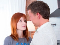 Enthousiasteling, Grote lul, Natuurlijke tieten, Roodharige vrouw, Kort haar, Mager, Tiener, Tieten likken