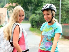 Grote kont, Grote mammen, Blond, Lesbisch, Ondergoed, Kut duiken, Strippen, Tieten likken