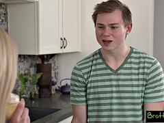 ブロンド, フェラチオ, ハードコア, ポルノスター, ハメ撮り, 剃毛, ガリガリ, フェラする