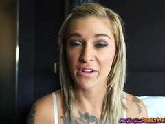 Enthousiasteling, Grote mammen, Blond, Pijpbeurt, Ruw, Tatoeage, Tiener, Slet