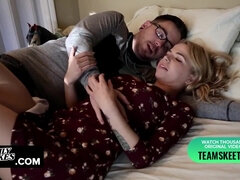 Chambre à dormir, Sucer une bite, Plantureuse, En levrette, Seins naturels, Pov, Réalité, Nénés