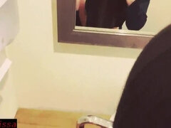 Amateur, Sucer une bite, Brunette brune, Tir de sperme, Hard, Public, Avaler, Toilettes