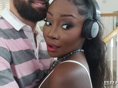 ぽっちゃり, デカ尻, 黒人, バック, 黒人, 淫乱熟女, 自然山雀, ストリッピング