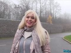 Blasen, Betrug, Paar, Hundestellung, Aufs gesicht abspritzen, Pov, Öffentlich, Schlucken