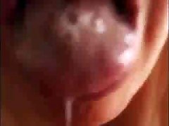 Sperma na jeziku (cum on tongue)