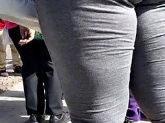 Nice thick thighs and phat ass bbw in grey sweatings