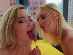 Поза 69, Блондинки, Лесбиянка, Натуральные сиськи, Киски, Порка, Тату, Сиськи