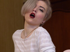 Blonde babe Emmy Space fingers sinking deep into her slippery bald pussy