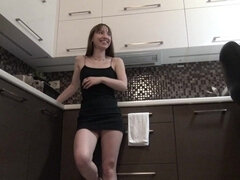 18 jaar, Bruinharig, Universiteit, Klein, Alleen, Strak, Tieten likken, Onder de rok