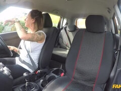 Gros seins, Sucer une bite, Voiture, Éjaculation interne, En levrette, De plein air, Pov, Chatte
