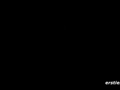 Brunette brune, Doigter, Allemand, Masturbation, Rasée, Timide, Solo, Nénés