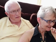 Beauté, Sucer une bite, Cocu, Tir de sperme, Grossier, Mamie, Hd, Plan cul à trois