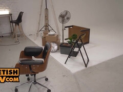 Tussi, Grosse titten, Blondine, Vollbusig, Hundestellung, Füsse, Fetisch, Titten