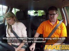 Enthousiasteling, Blond, Pijpbeurt, Brits, Auto, Openbaar, Russisch, Tieten likken