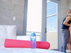 Cul, Plantureuse, Tromperie, En levrette, Pénétrer avec le poing, Poilue, Maman, Piercing