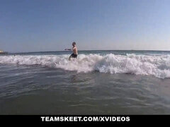 Strand, Grosser arsch, Bikini, Blasen, Hardcore, Lecken, Im freien, Schlampe